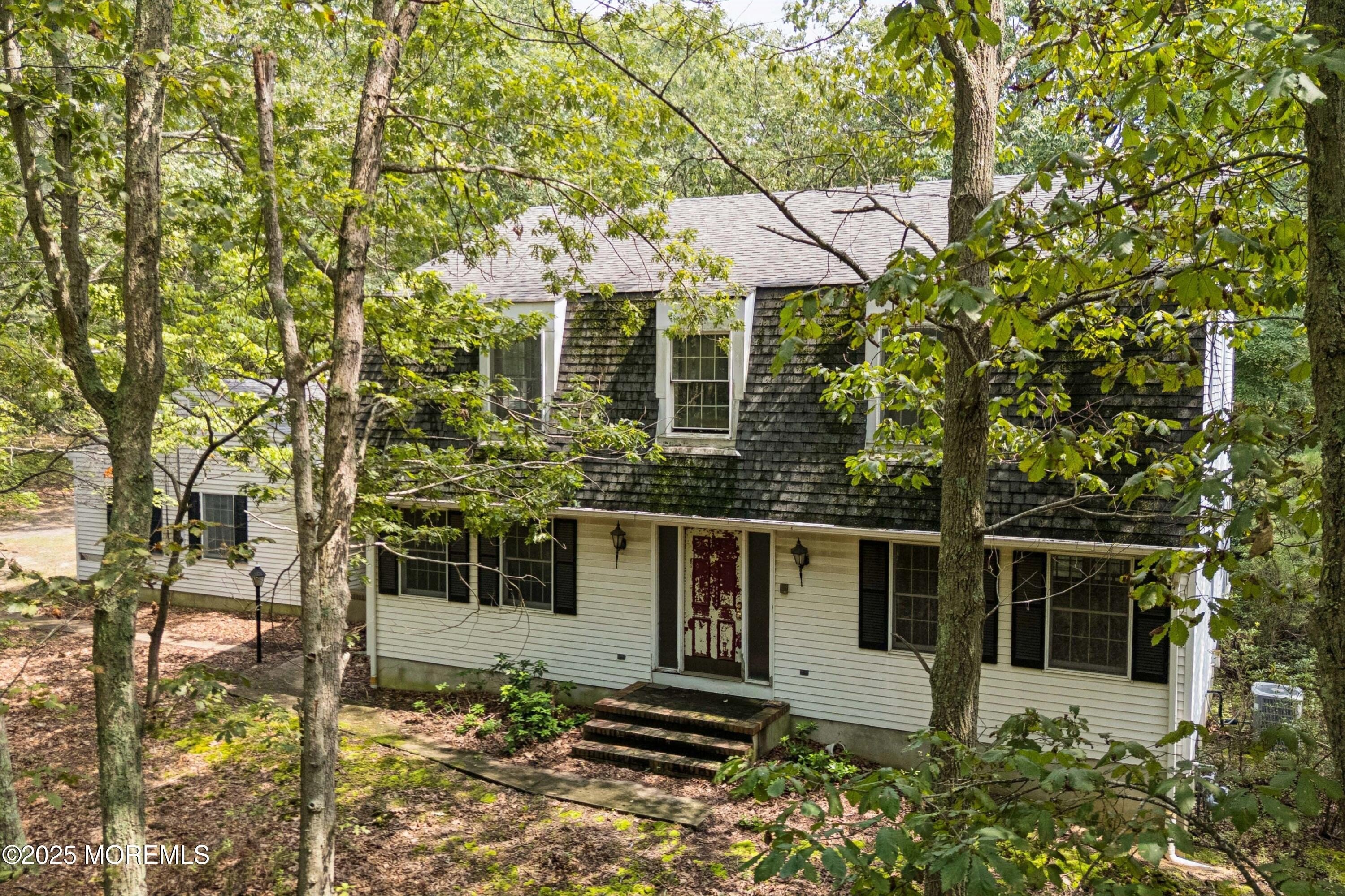 Currently Displayed Property Photo