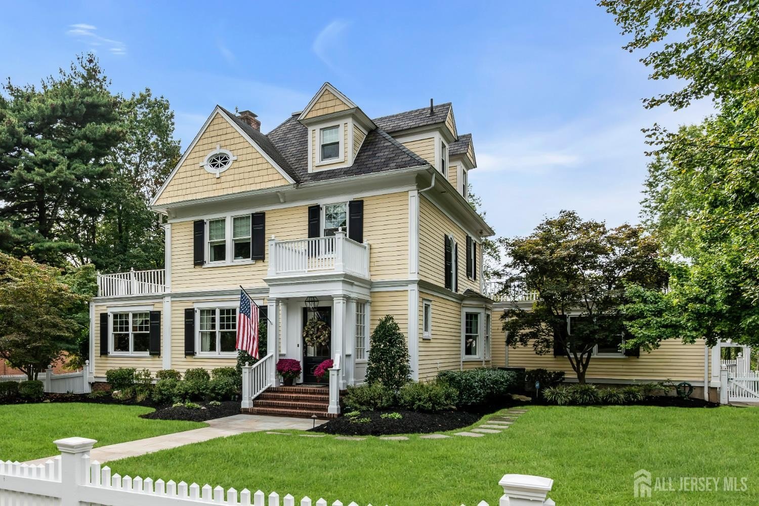 Currently Displayed Property Photo