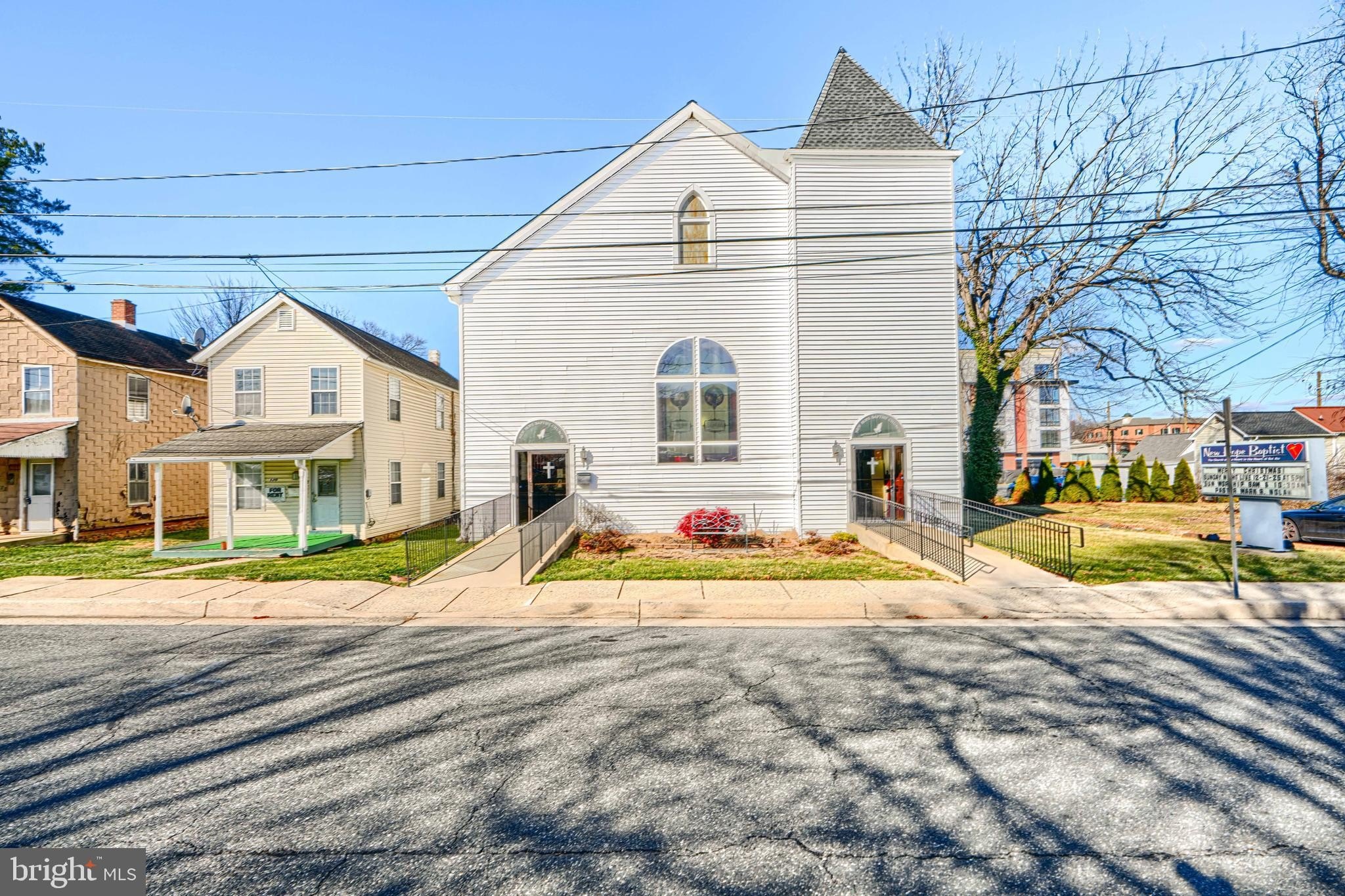 Currently Displayed Property Photo