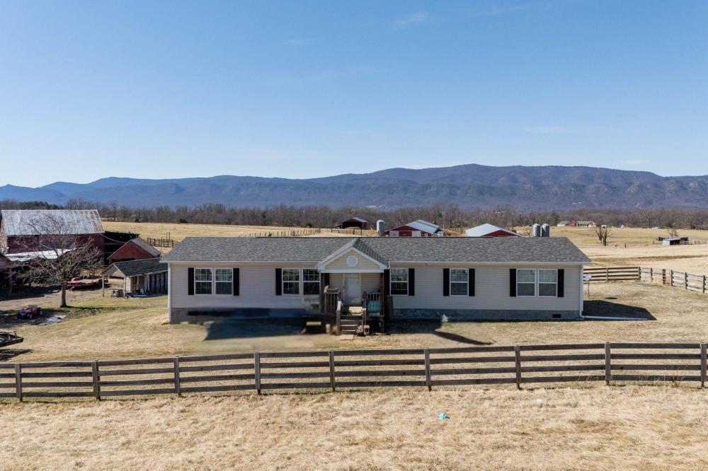 Currently Displayed Property Photo