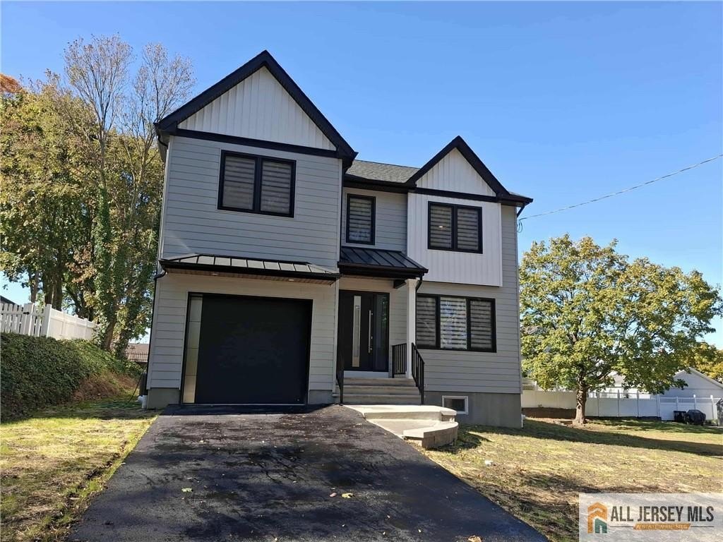 Currently Displayed Property Photo