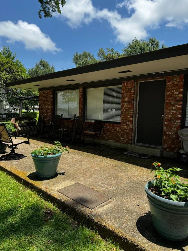 Currently Displayed Property Photo