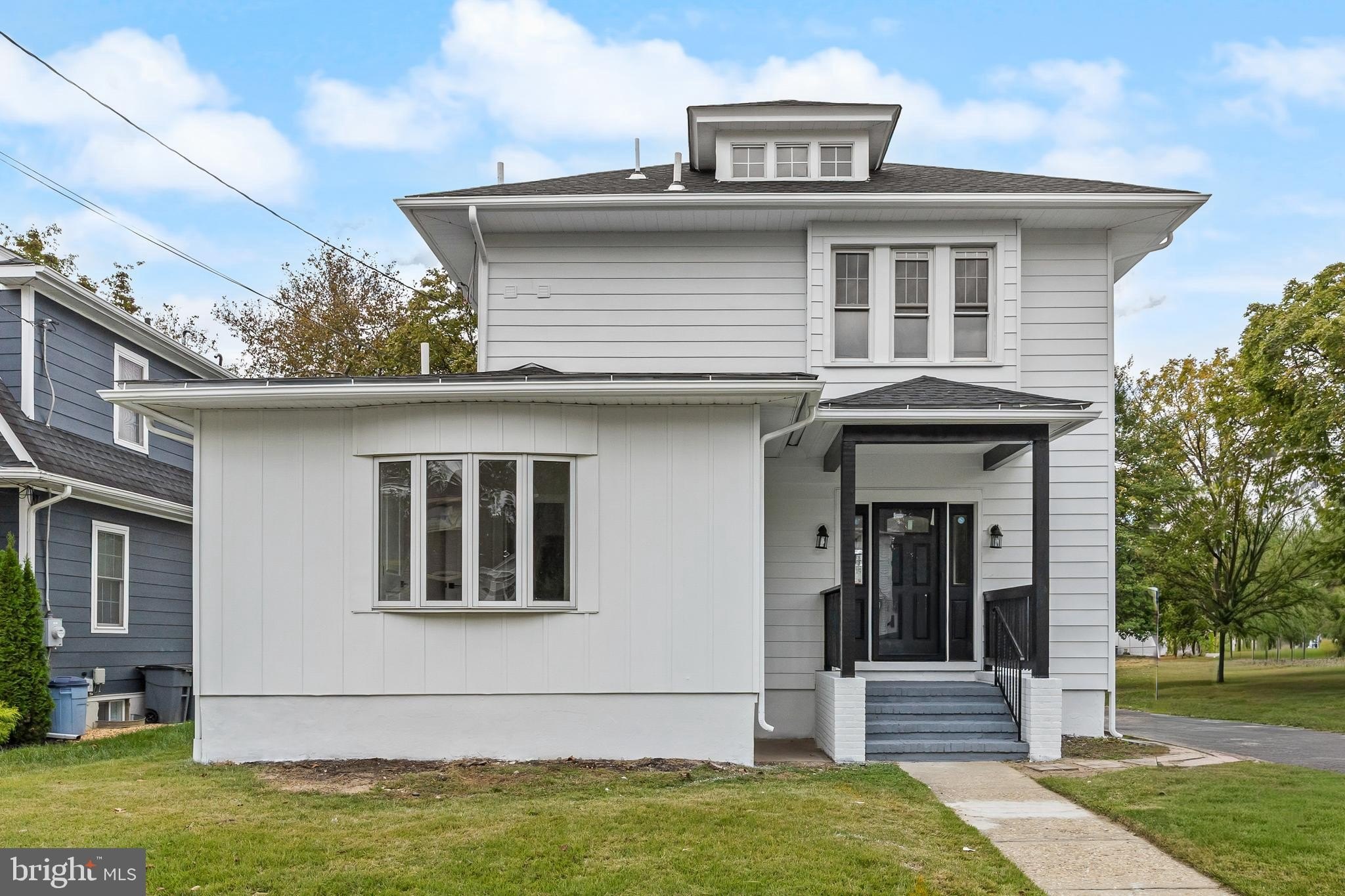 Currently Displayed Property Photo