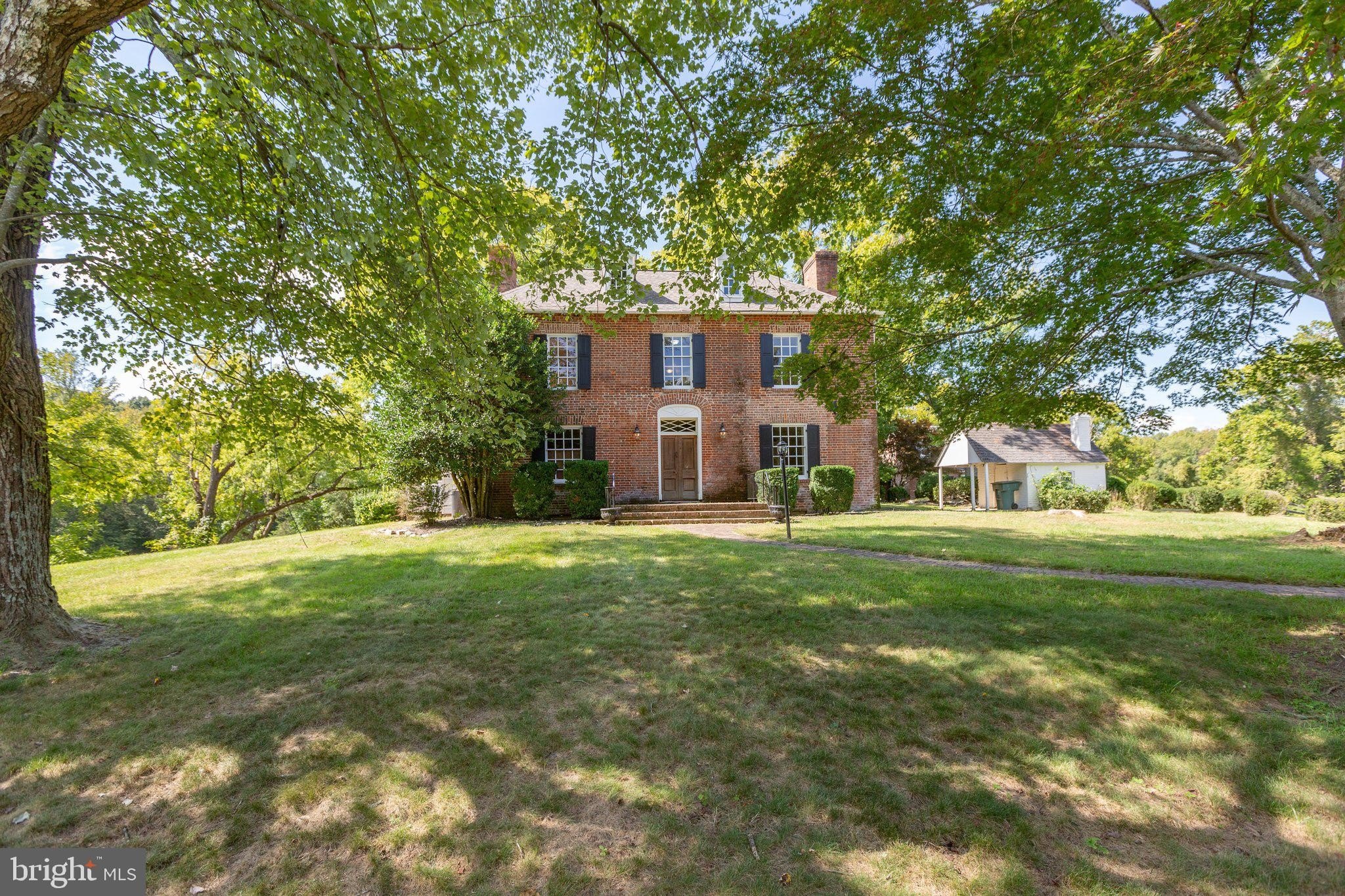 Currently Displayed Property Photo