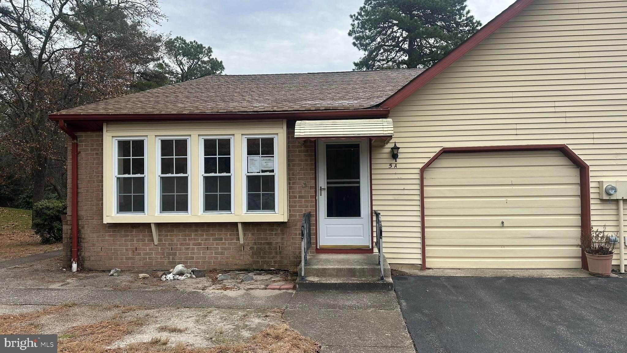 Currently Displayed Property Photo