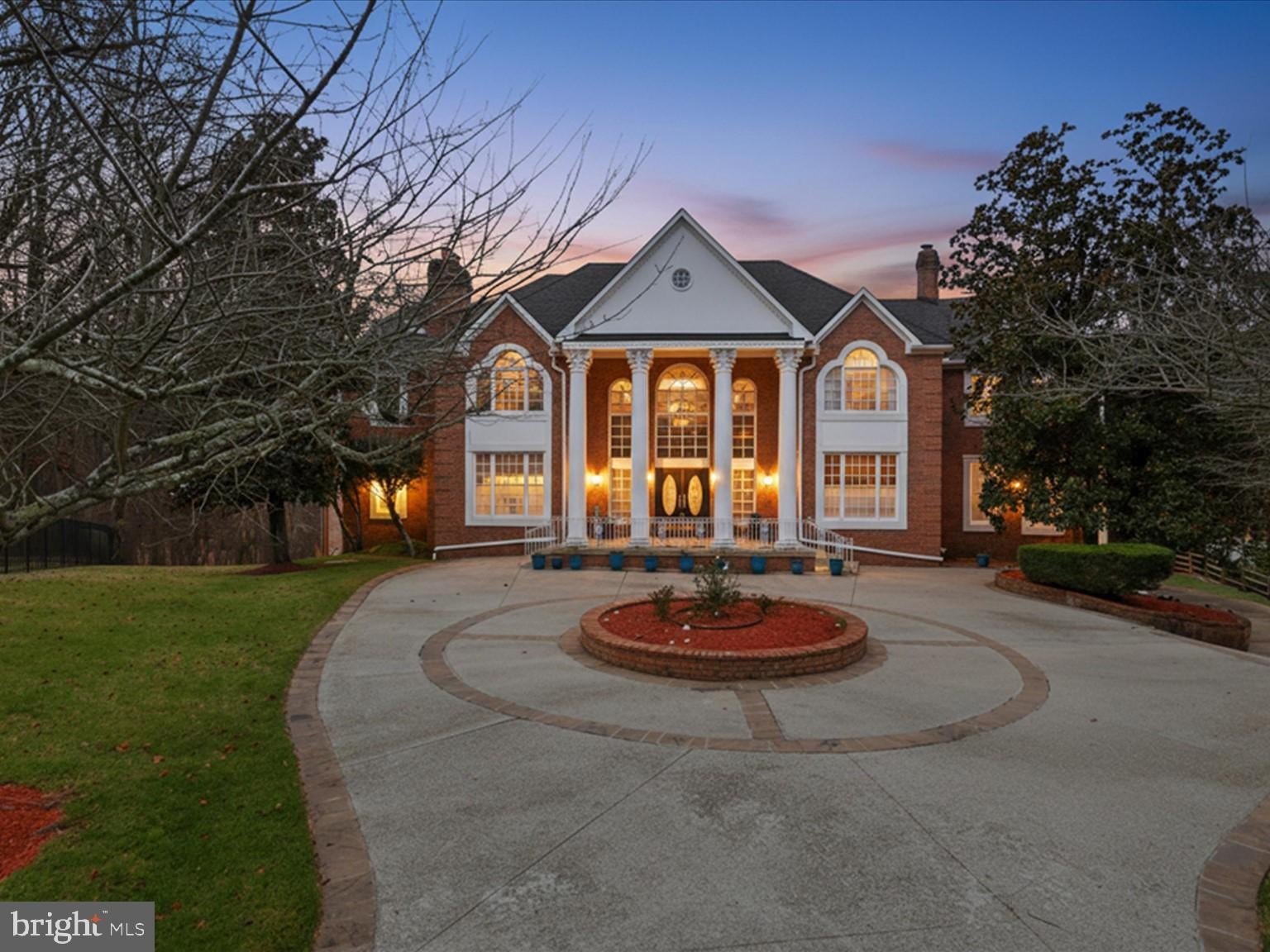 Currently Displayed Property Photo