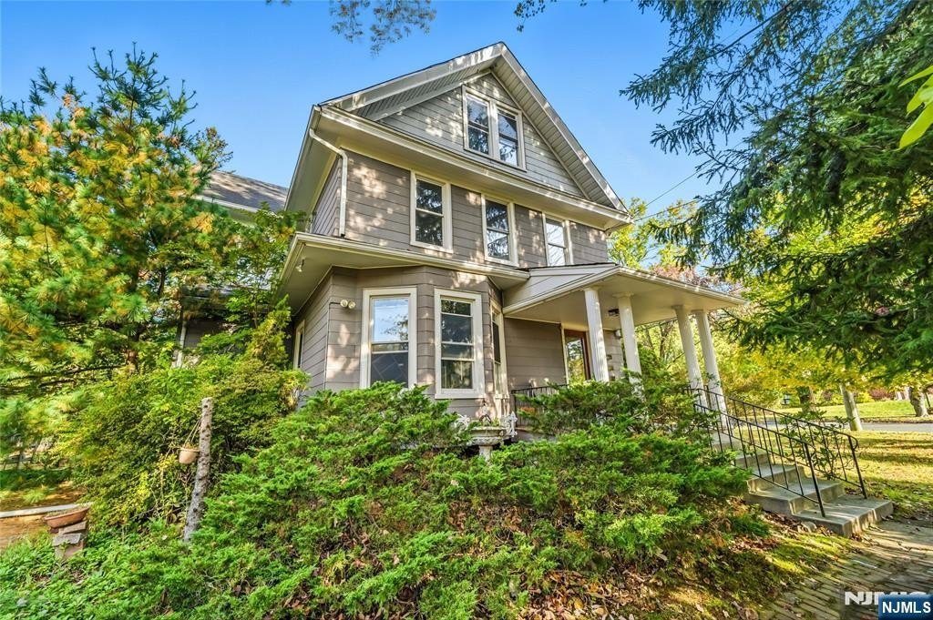 Currently Displayed Property Photo