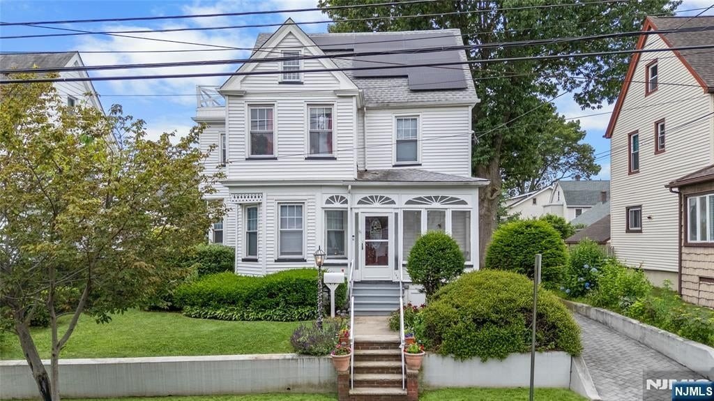 Currently Displayed Property Photo