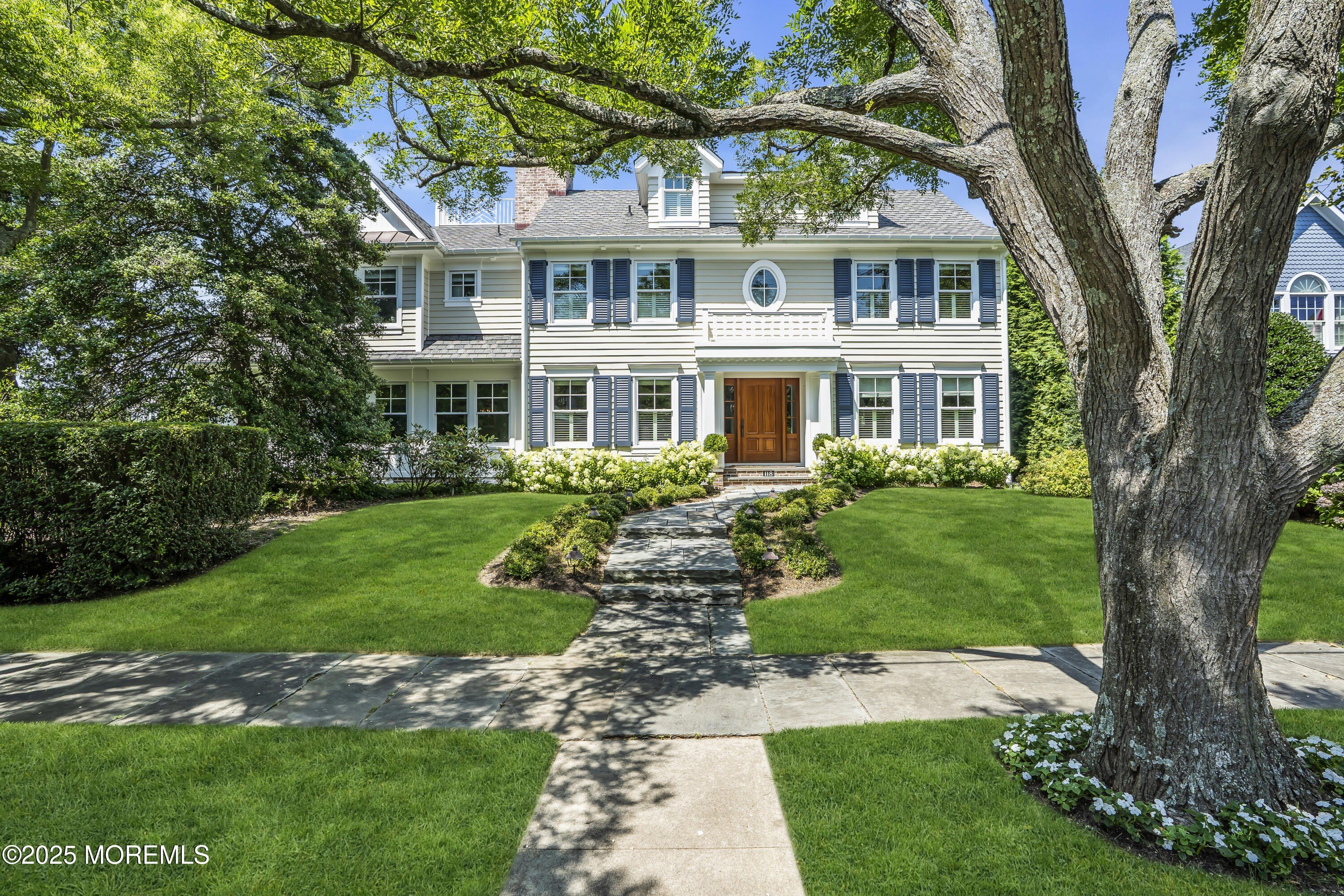 Currently Displayed Property Photo