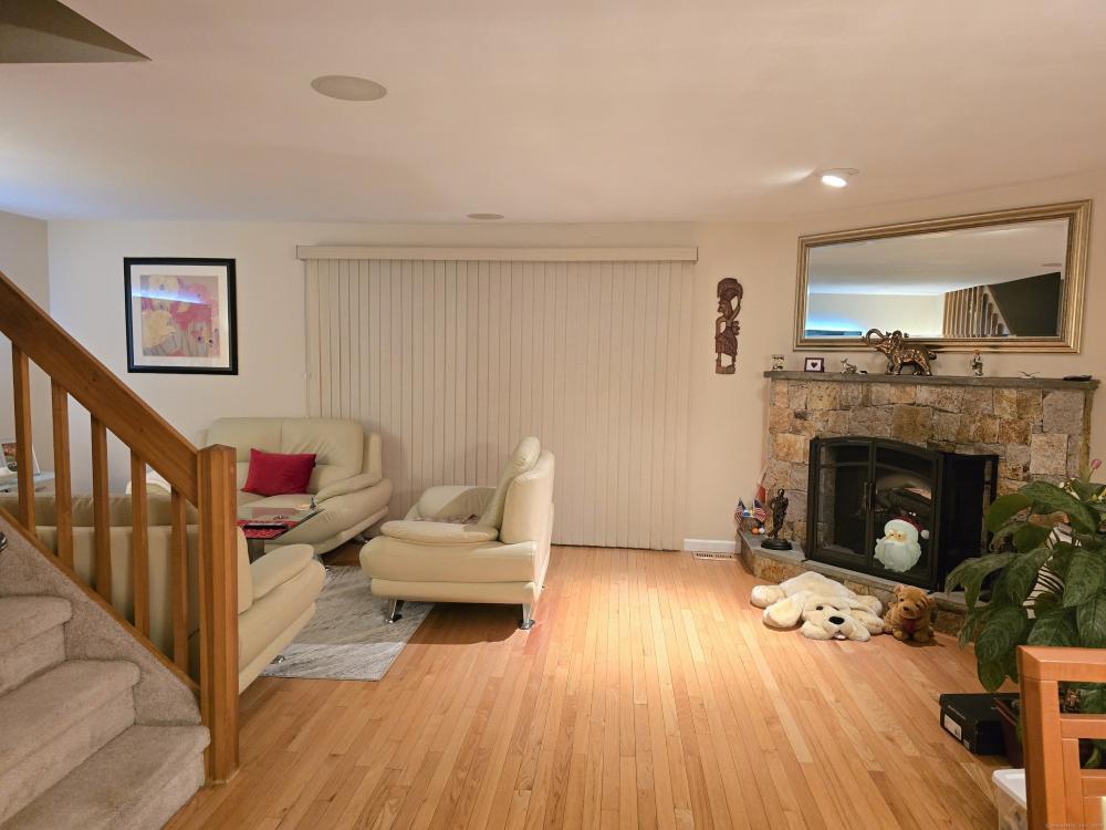Currently Displayed Property Photo