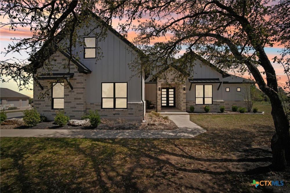Currently Displayed Property Photo