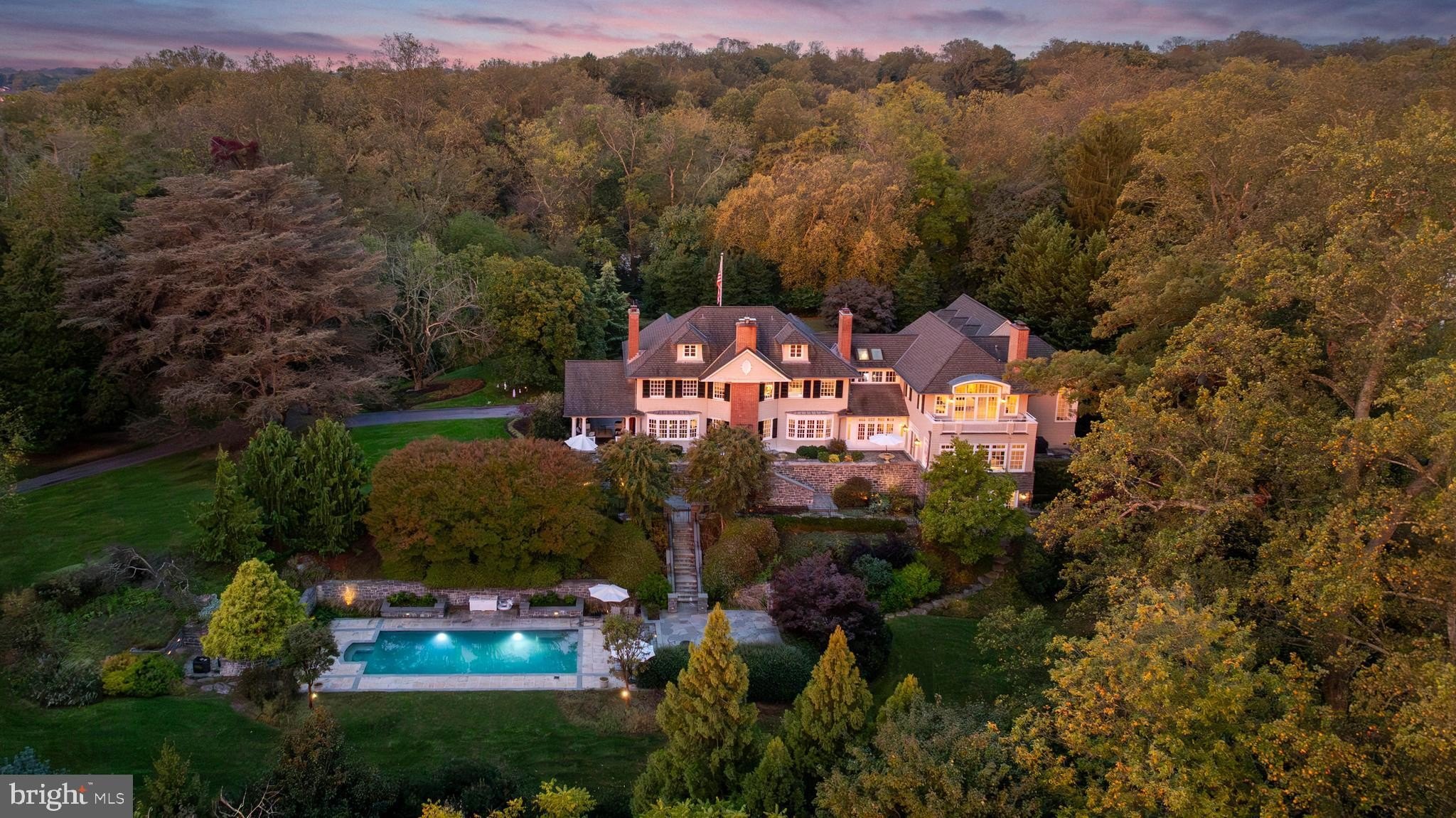 Currently Displayed Property Photo