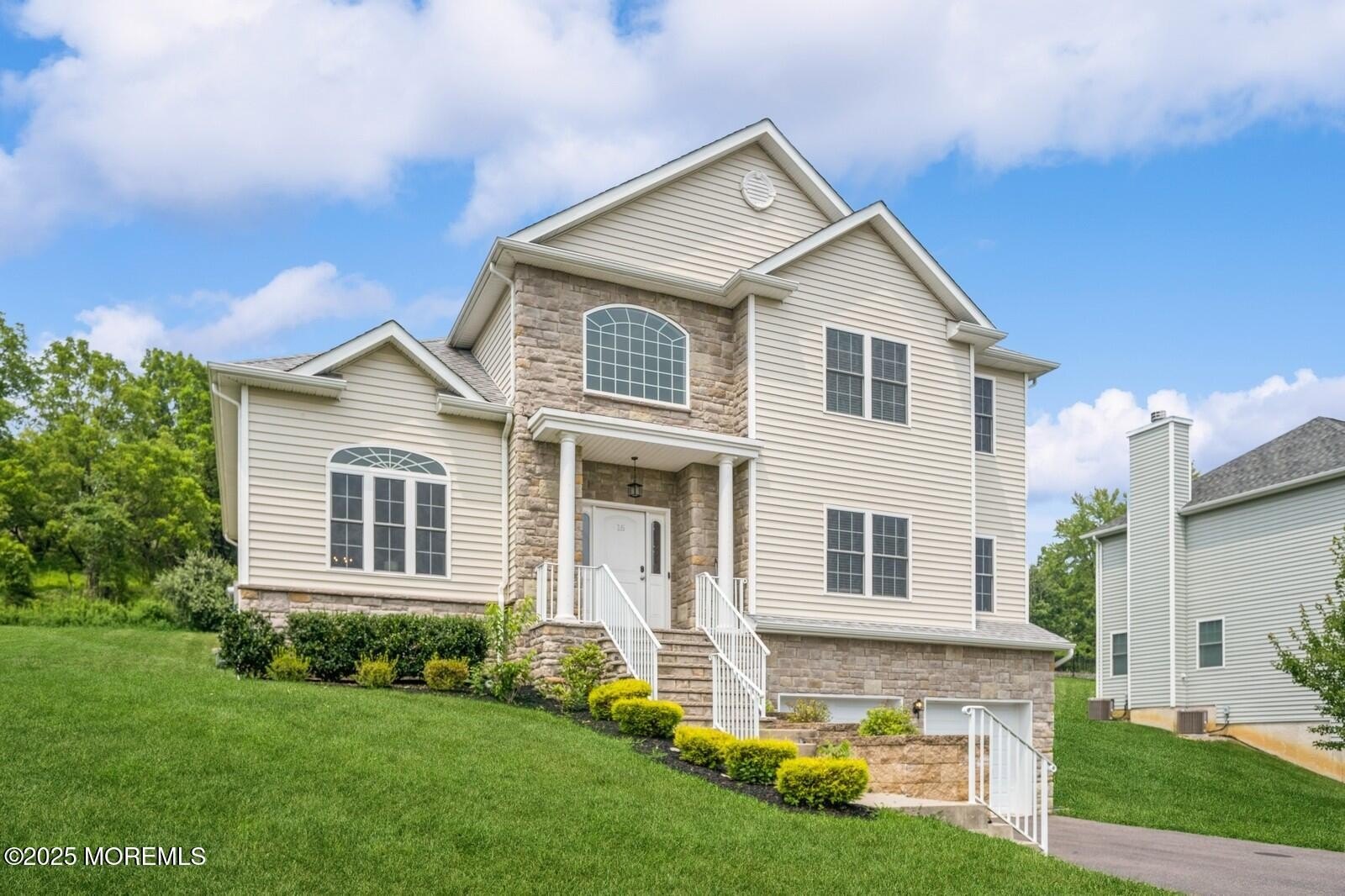 Currently Displayed Property Photo