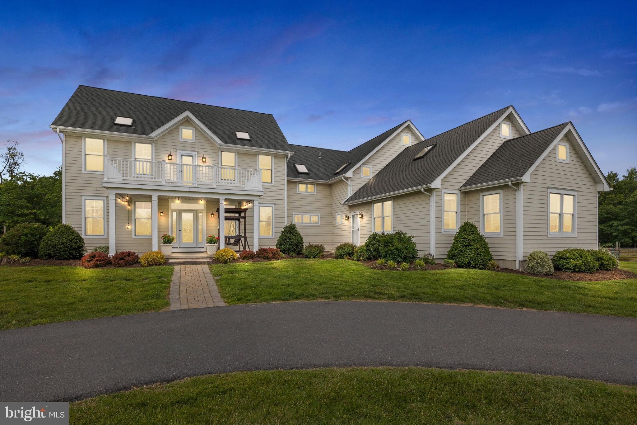 Currently Displayed Property Photo