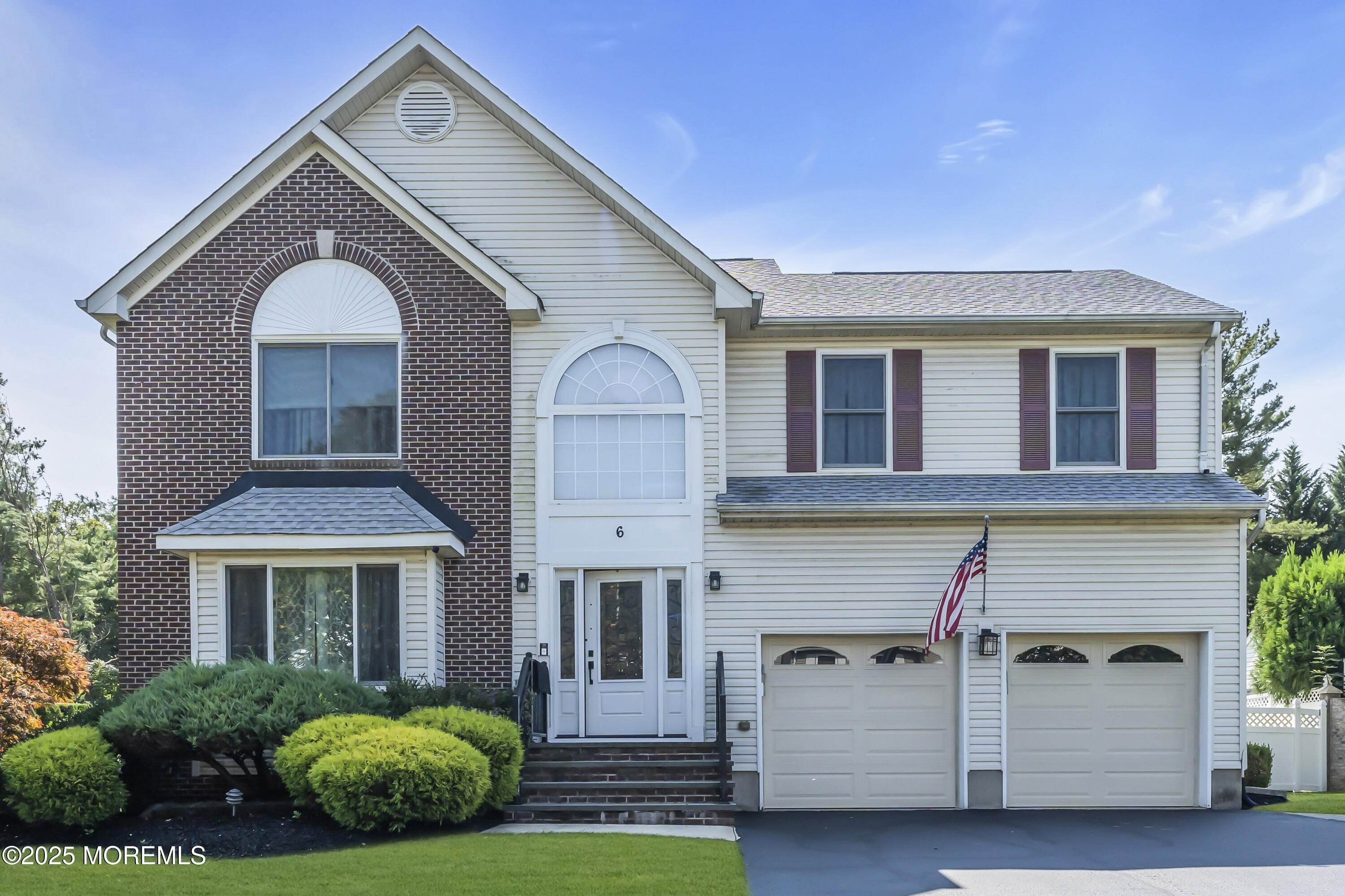 Currently Displayed Property Photo