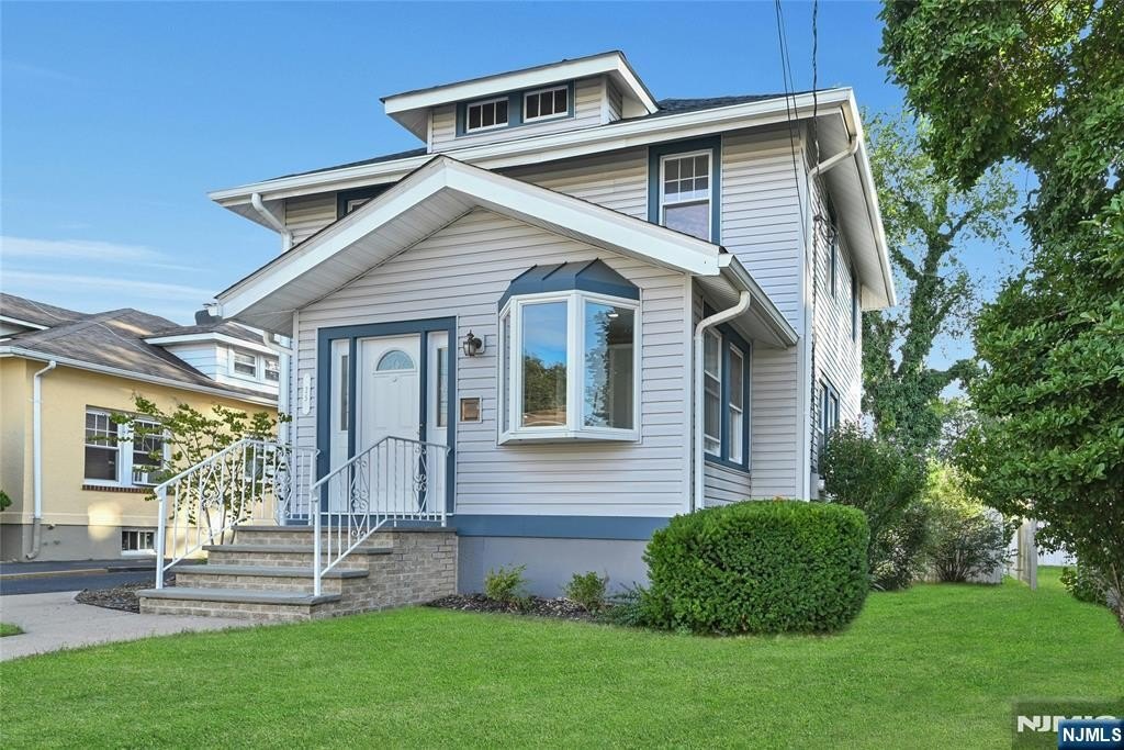 Currently Displayed Property Photo