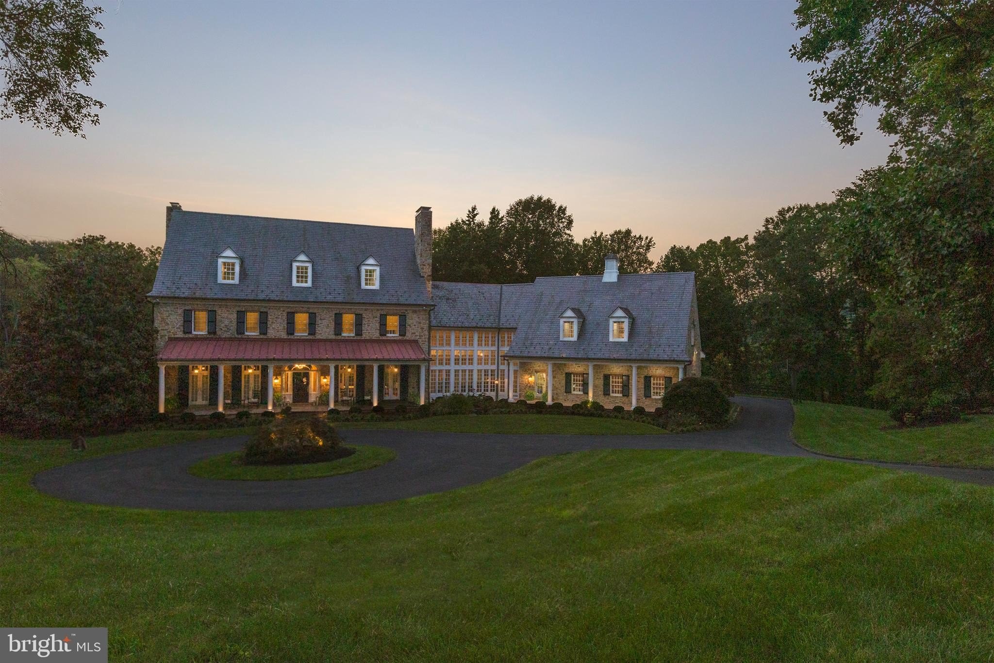 Currently Displayed Property Photo