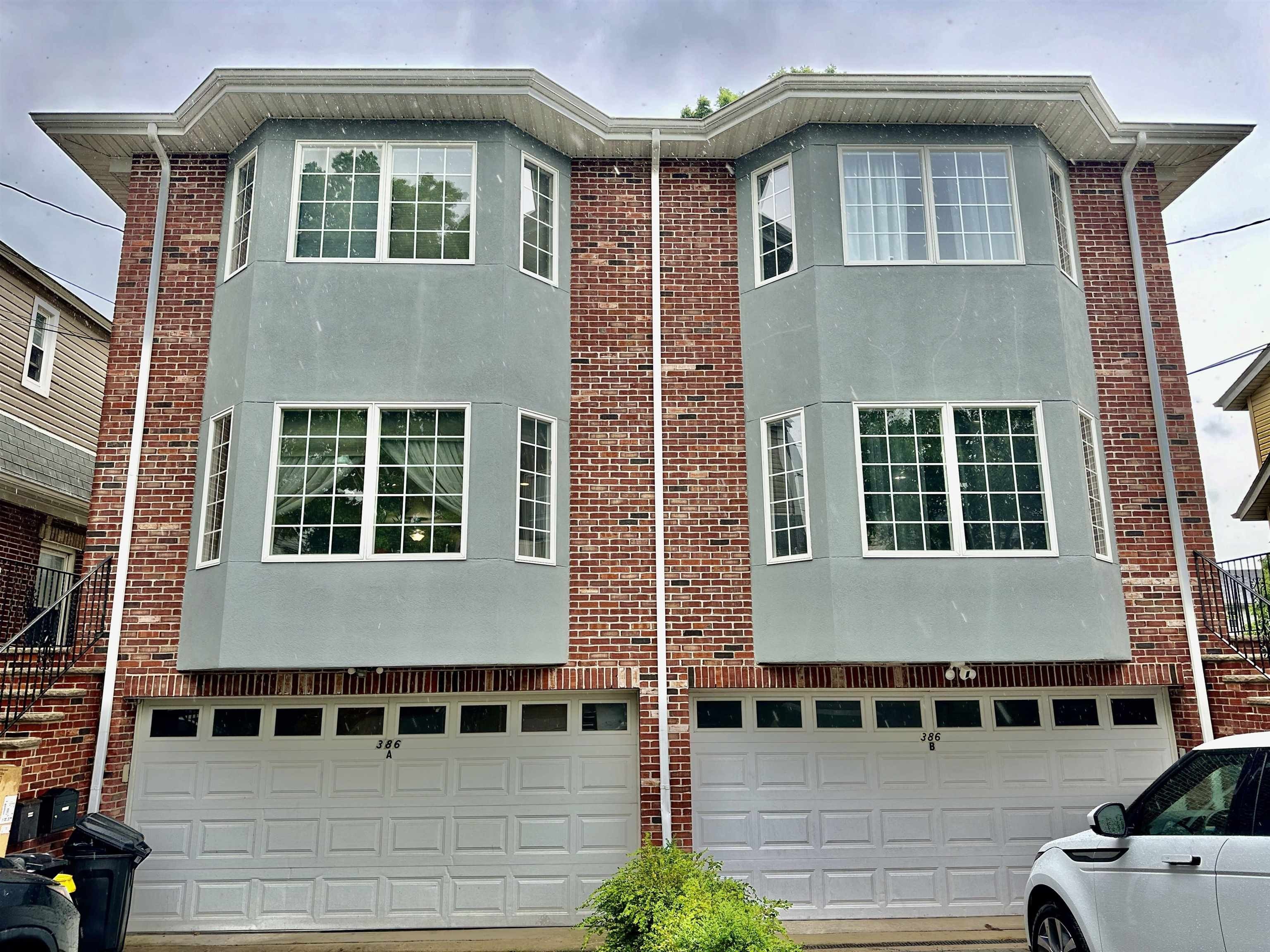 Currently Displayed Property Photo