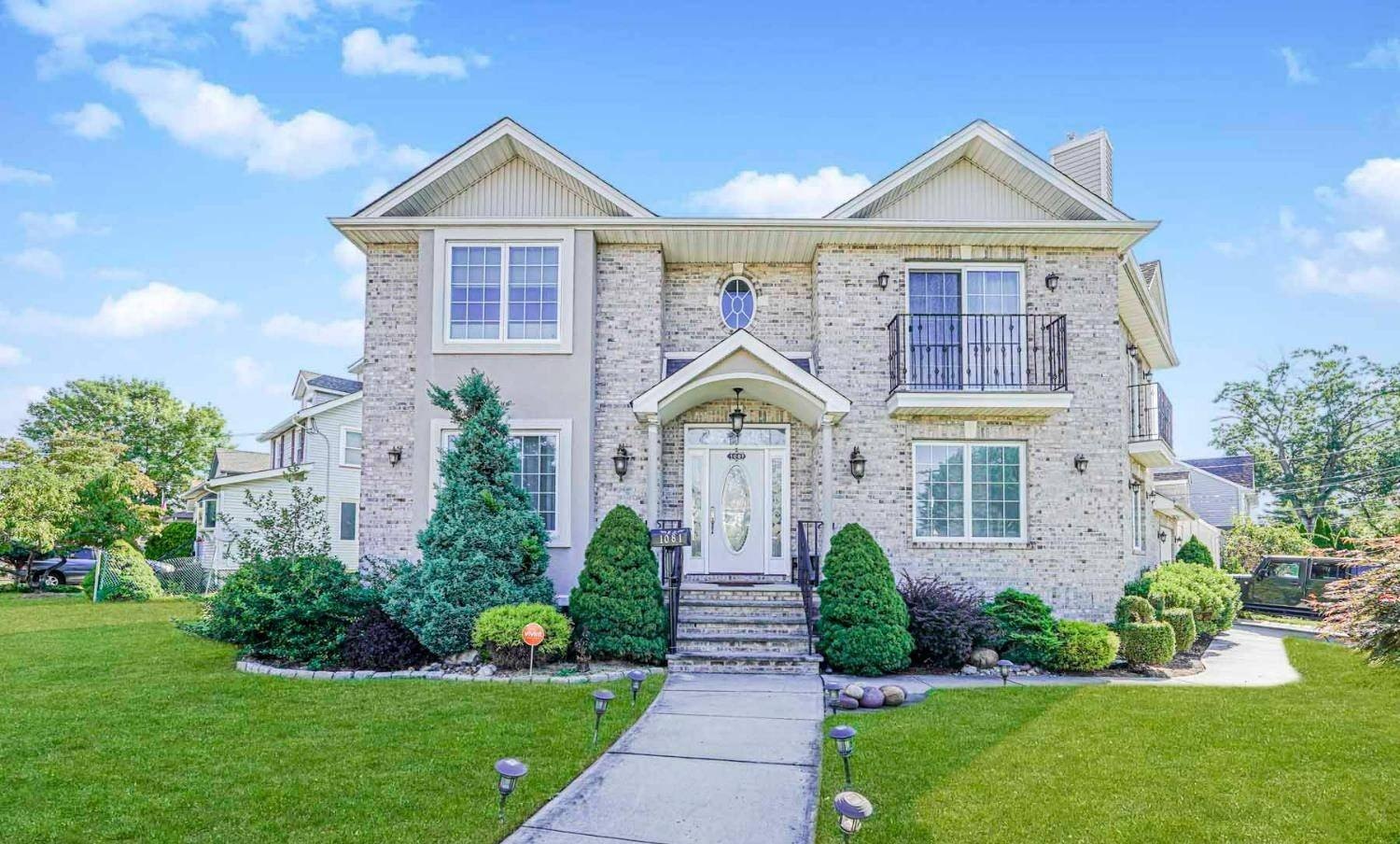 Currently Displayed Property Photo