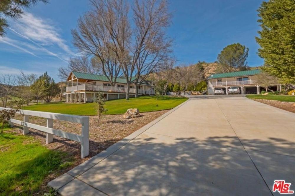 Currently Displayed Property Photo