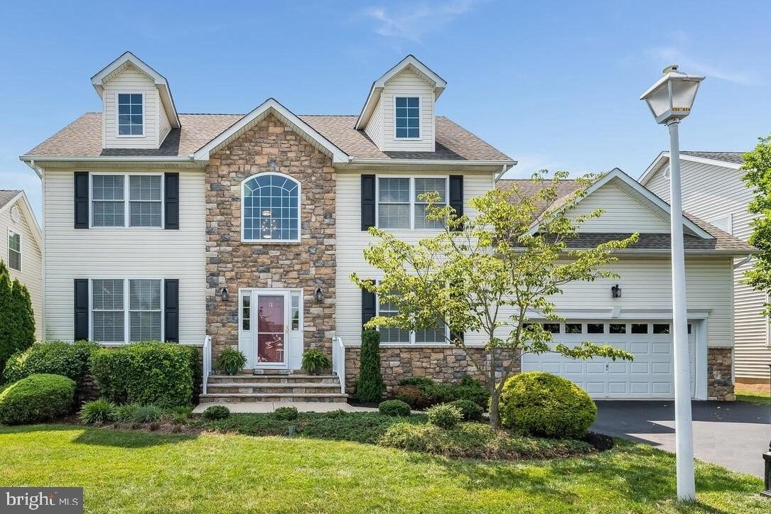 Currently Displayed Property Photo