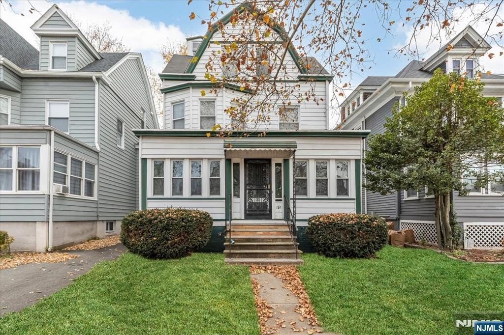 Currently Displayed Property Photo