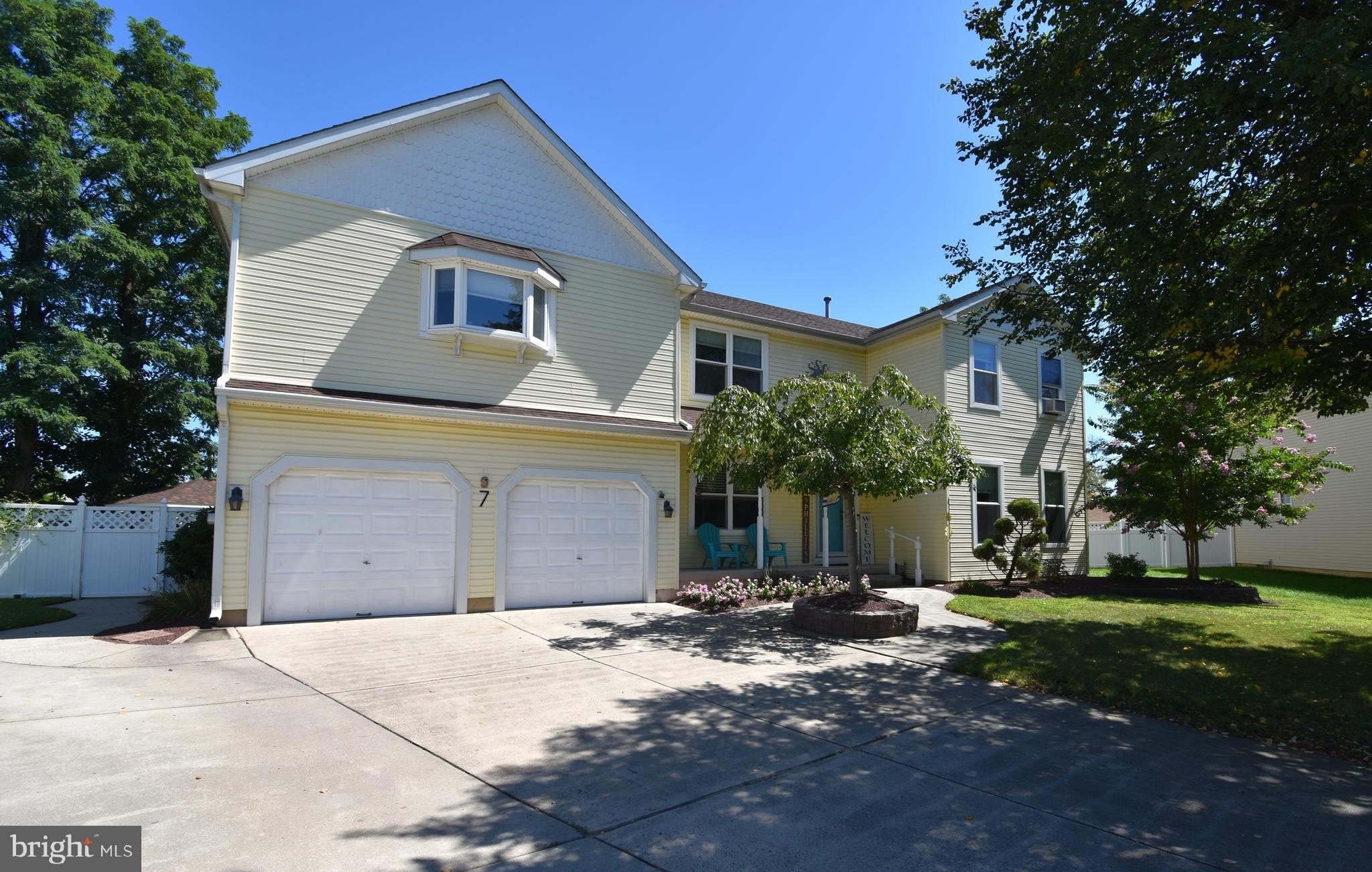 Currently Displayed Property Photo