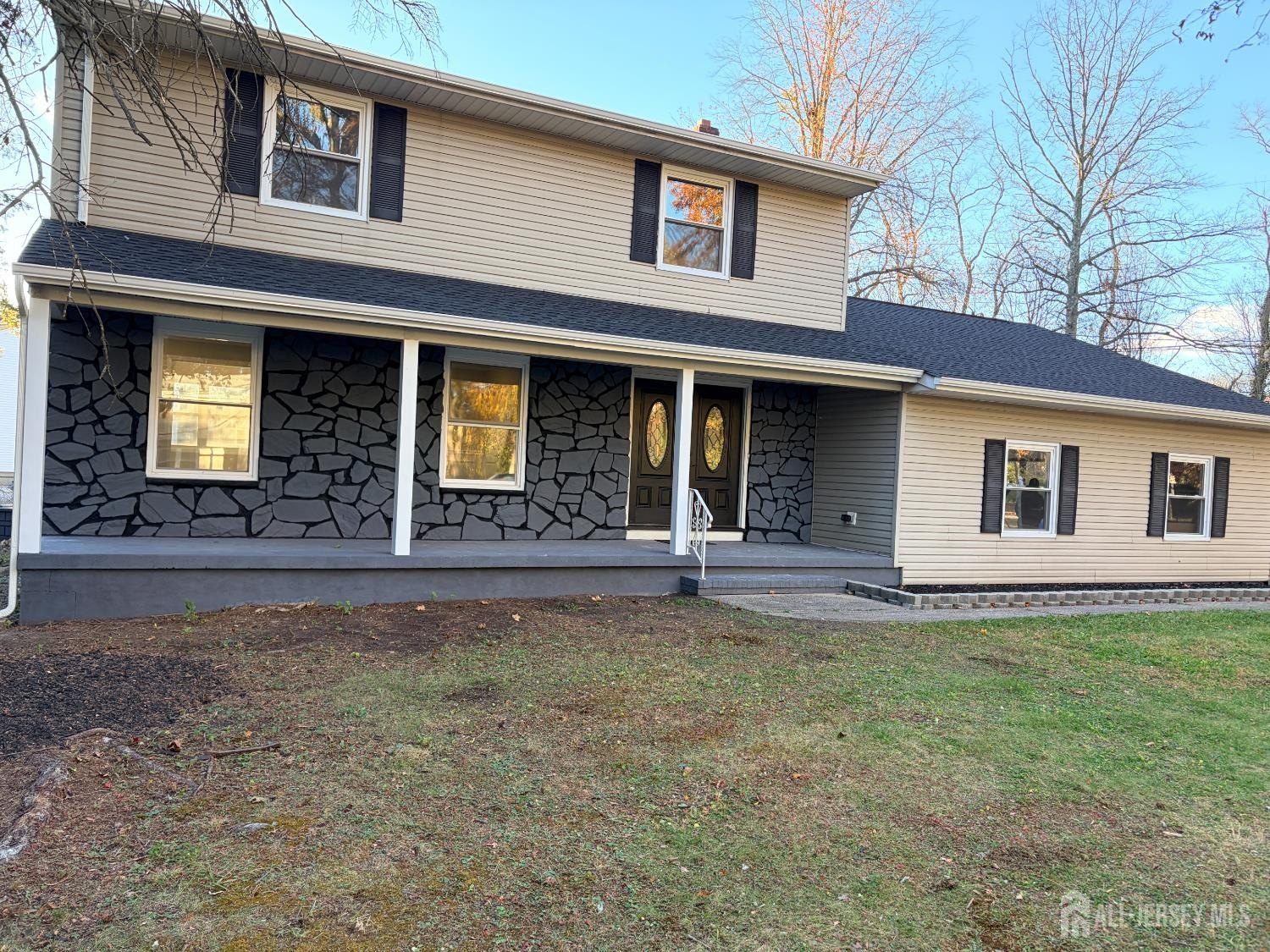 Currently Displayed Property Photo