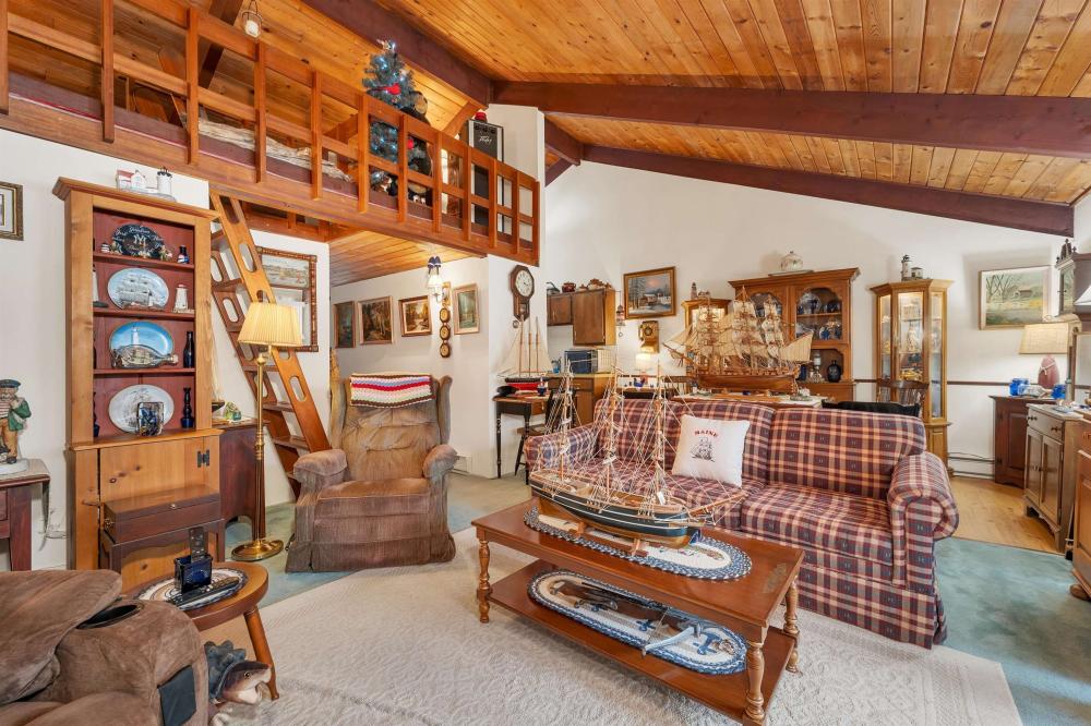 Currently Displayed Property Photo