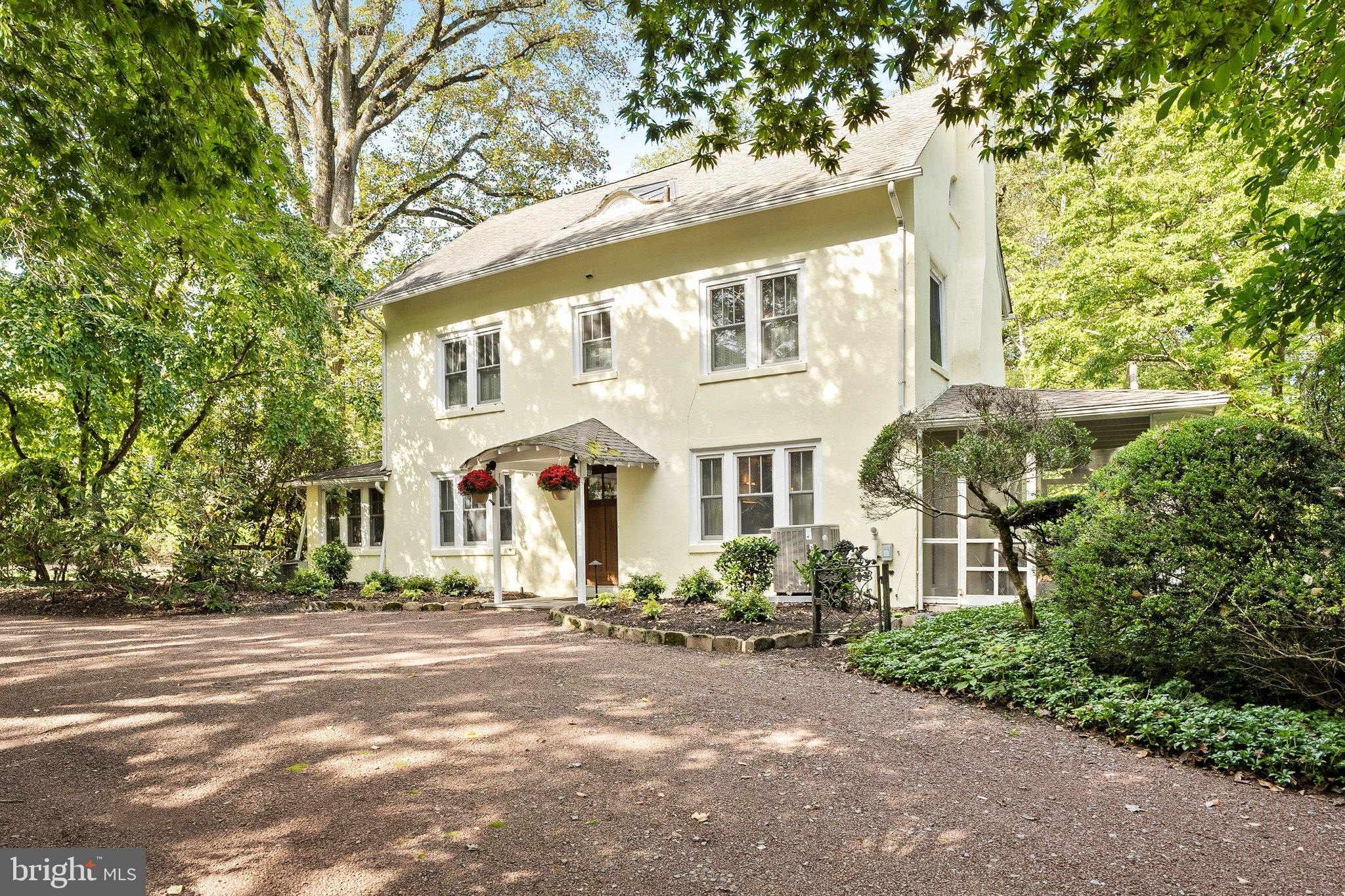 Currently Displayed Property Photo