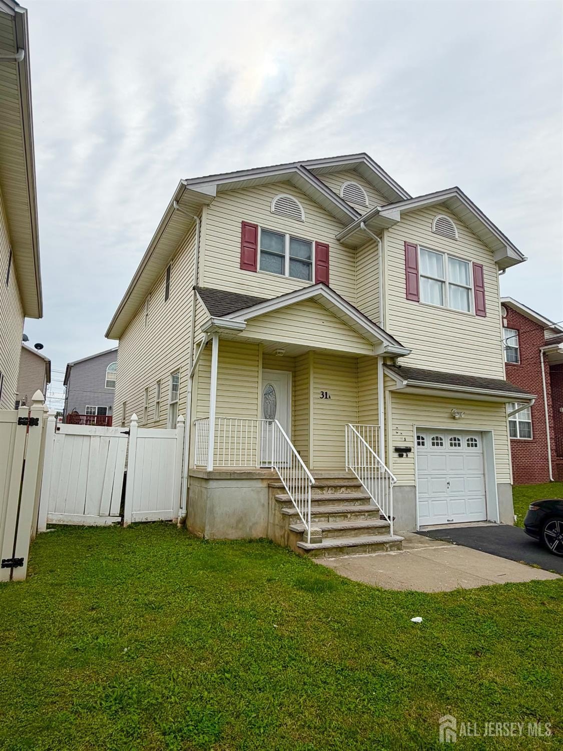 Currently Displayed Property Photo