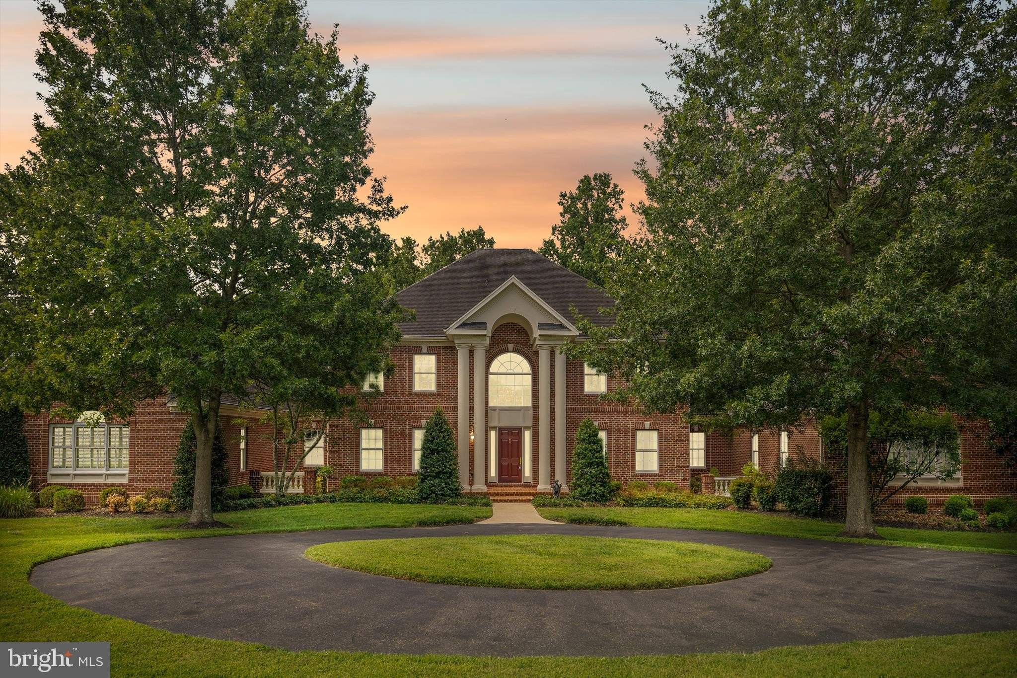 Currently Displayed Property Photo