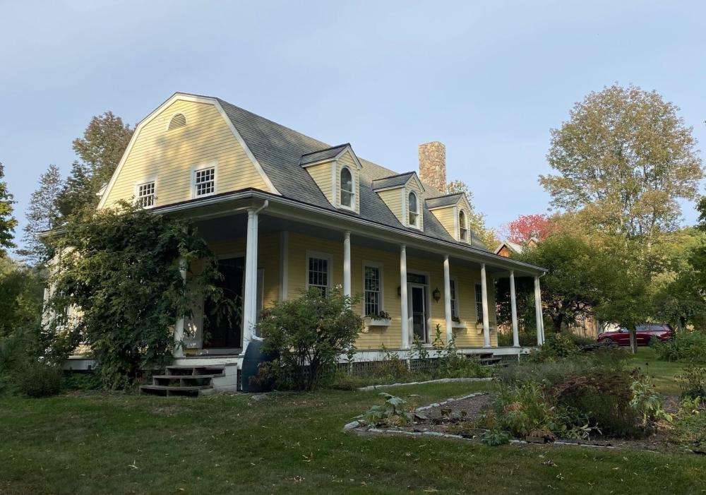 Currently Displayed Property Photo