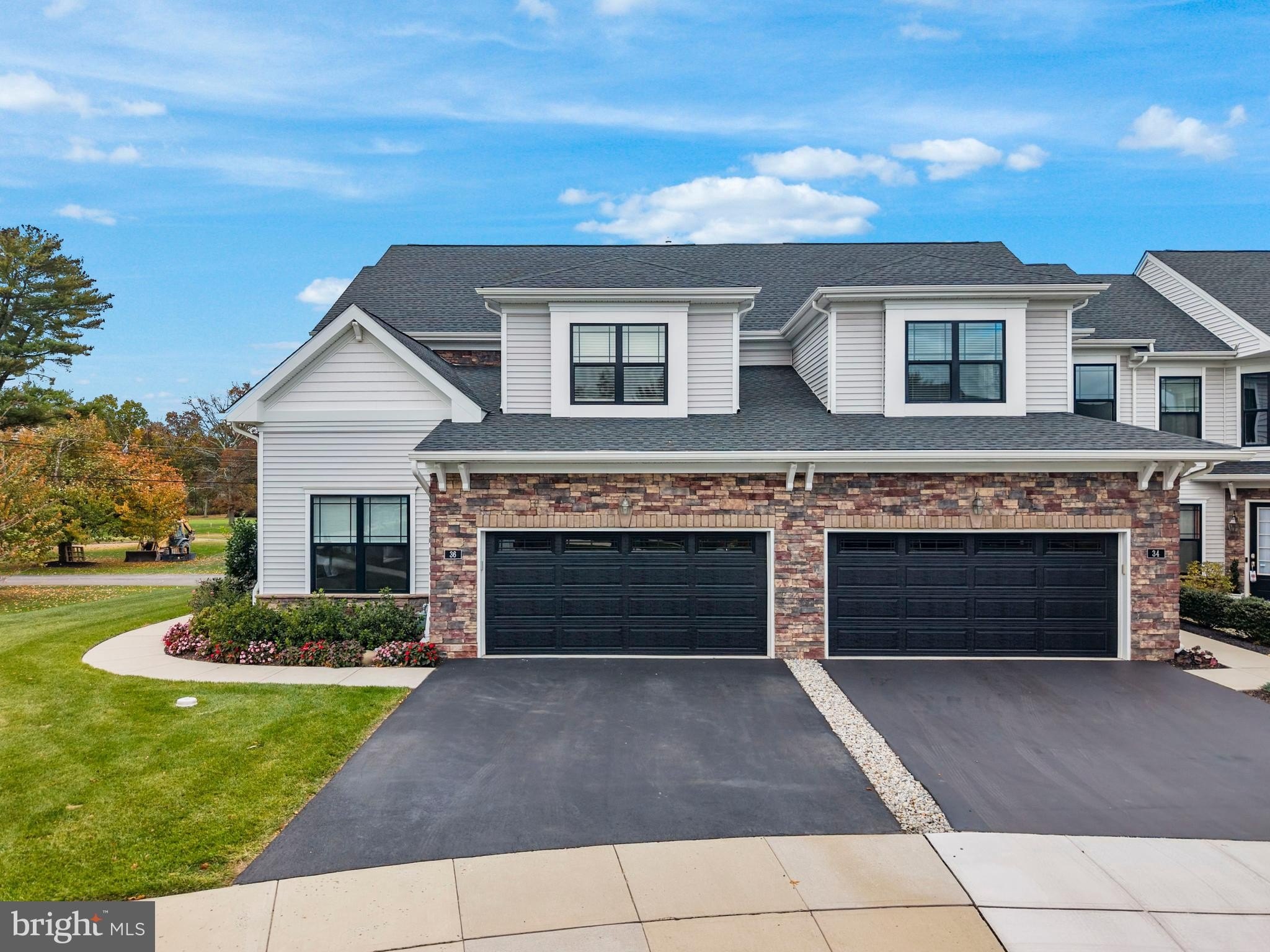 Currently Displayed Property Photo