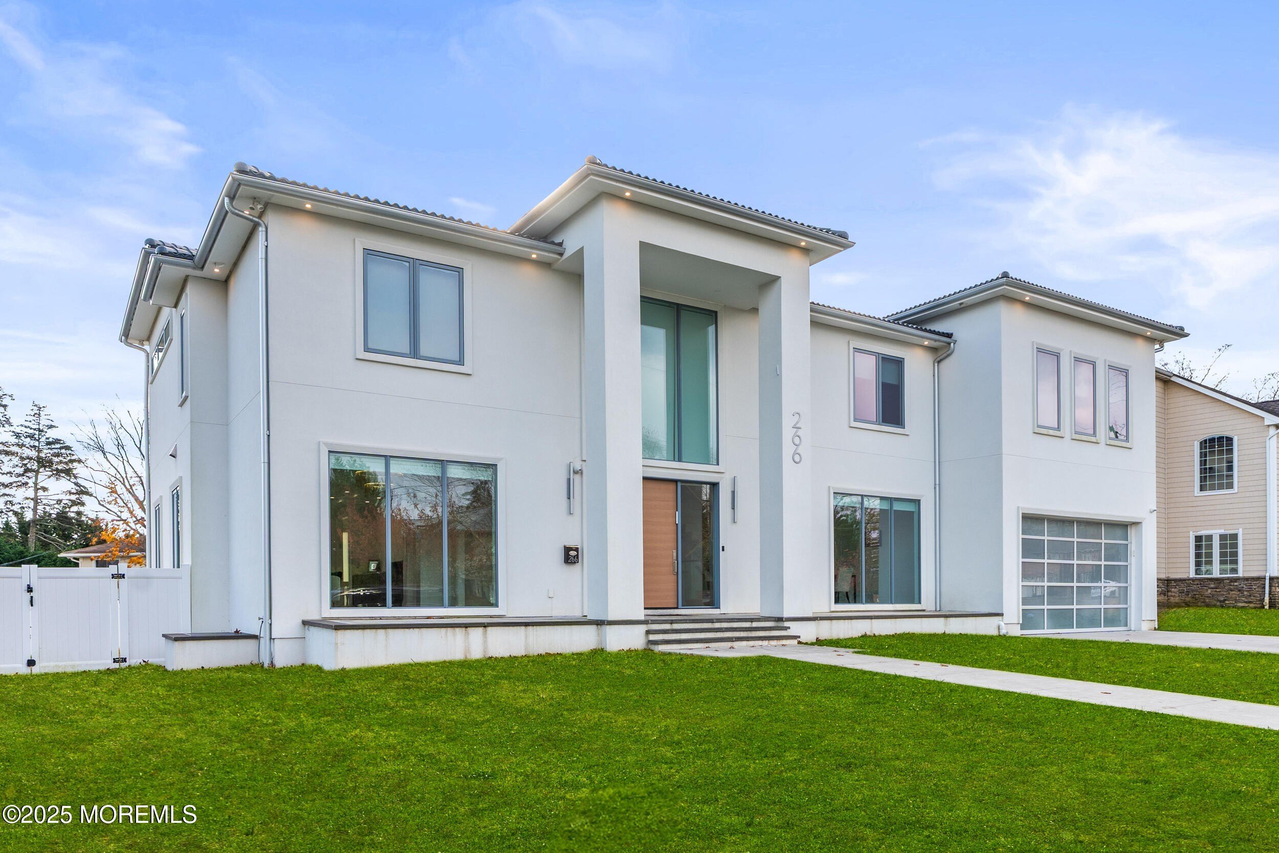 Currently Displayed Property Photo