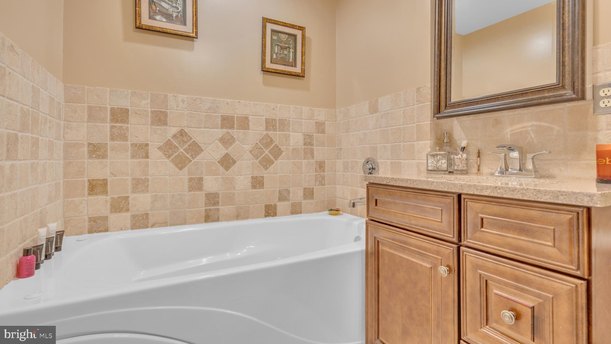 Currently Displayed Property Photo