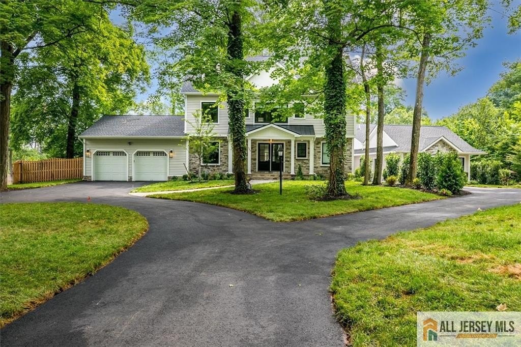 Currently Displayed Property Photo