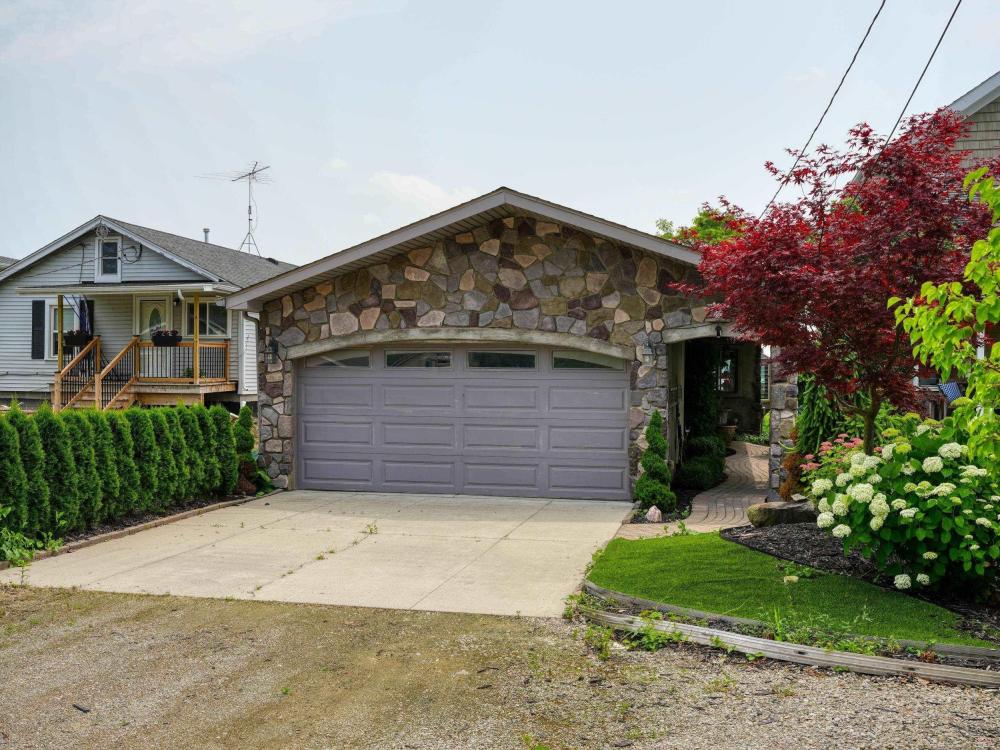 Currently Displayed Property Photo
