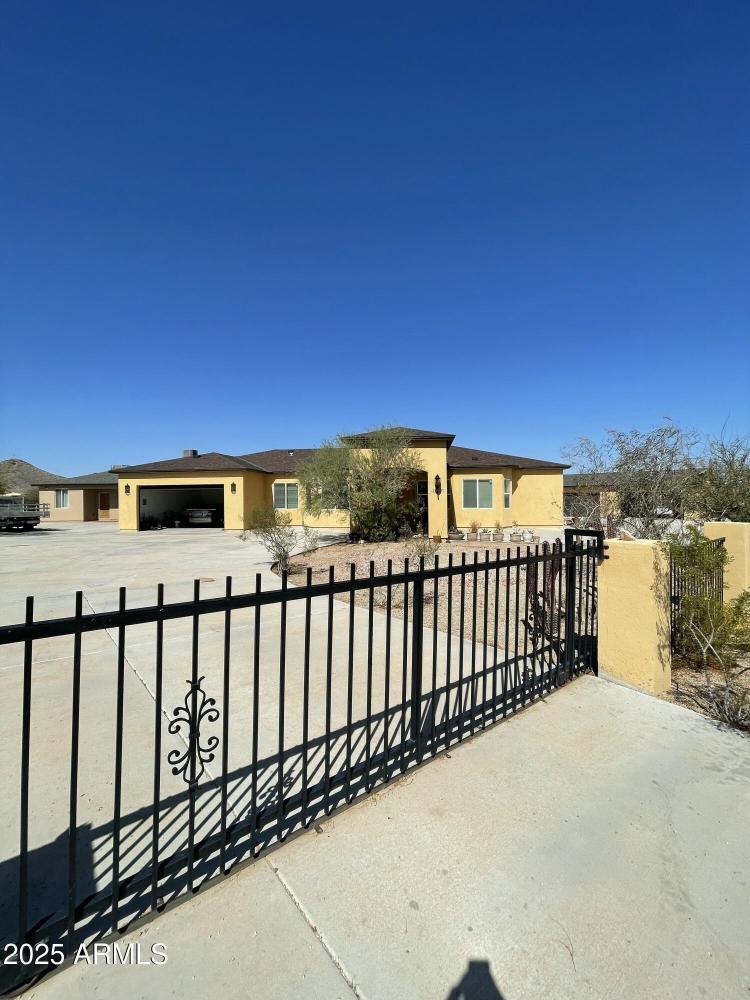 Currently Displayed Property Photo