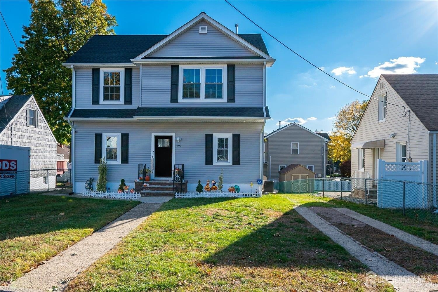 Currently Displayed Property Photo