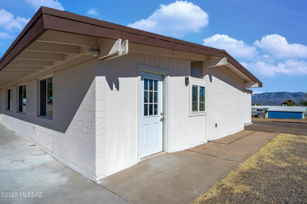 Currently Displayed Property Photo