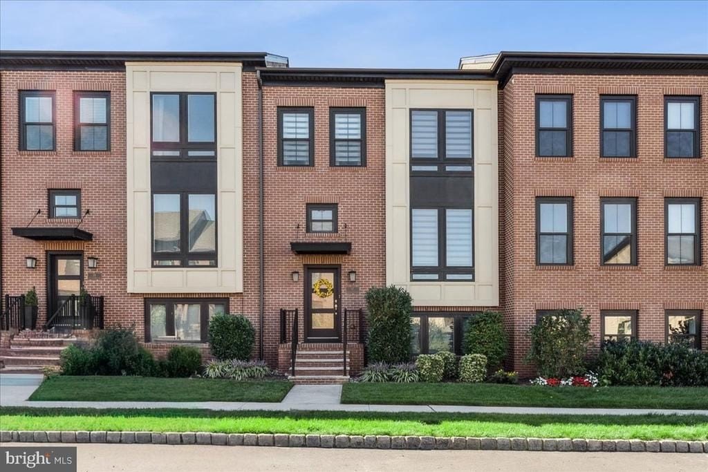 Currently Displayed Property Photo