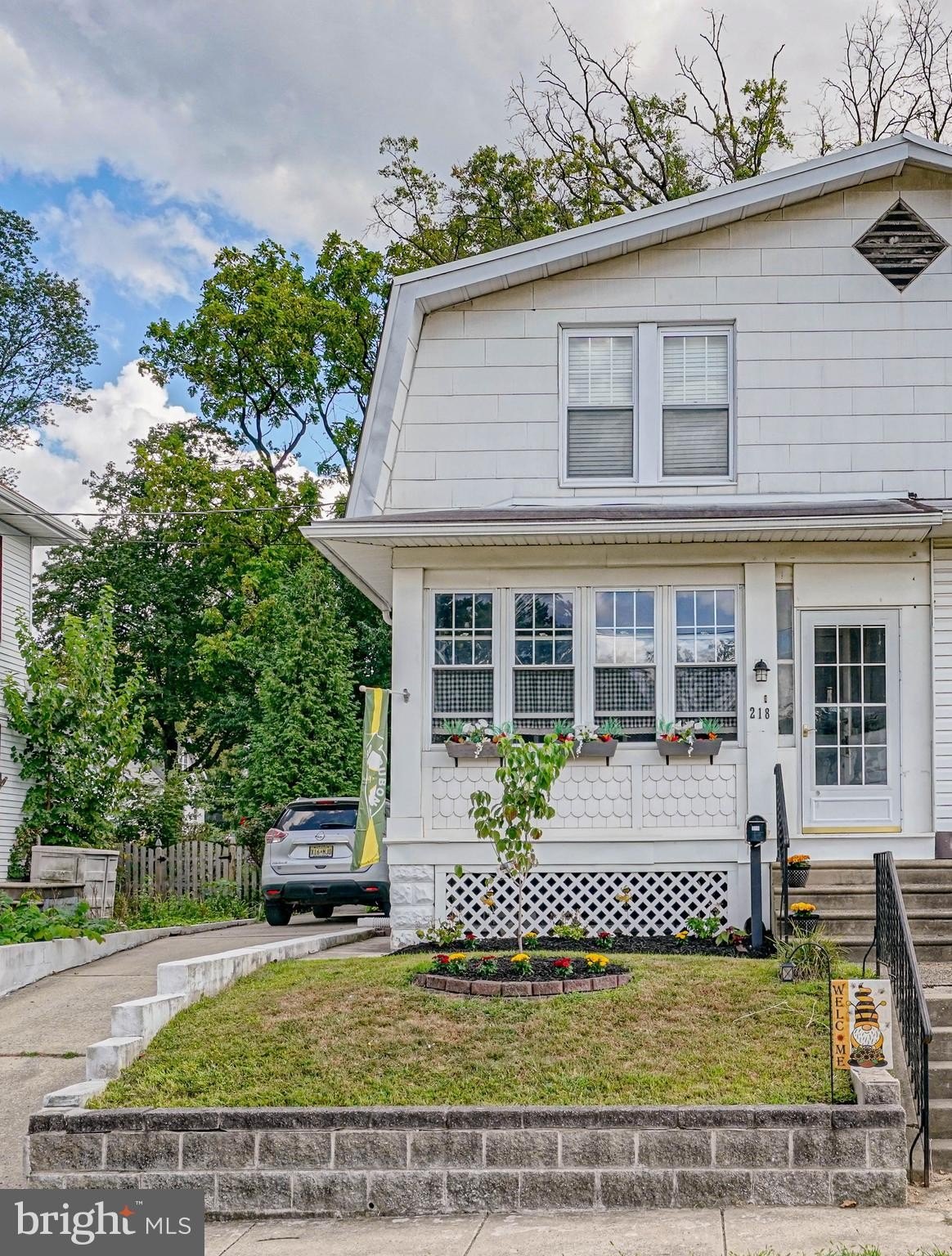 Currently Displayed Property Photo