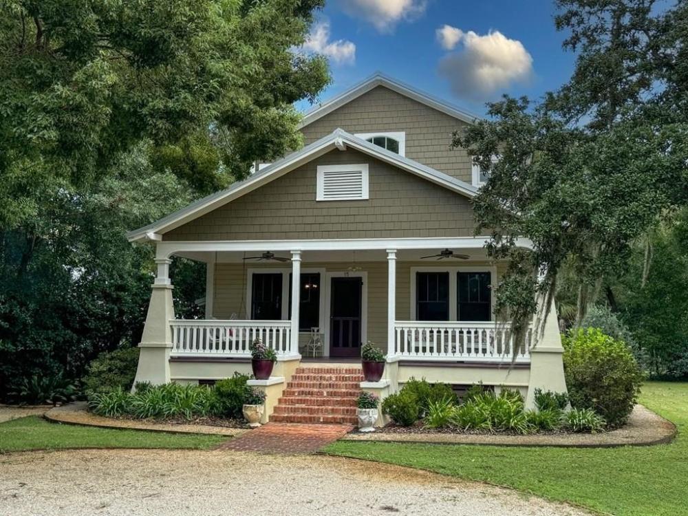Currently Displayed Property Photo