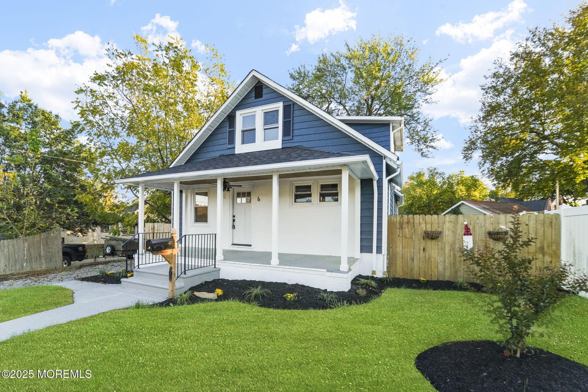 Currently Displayed Property Photo