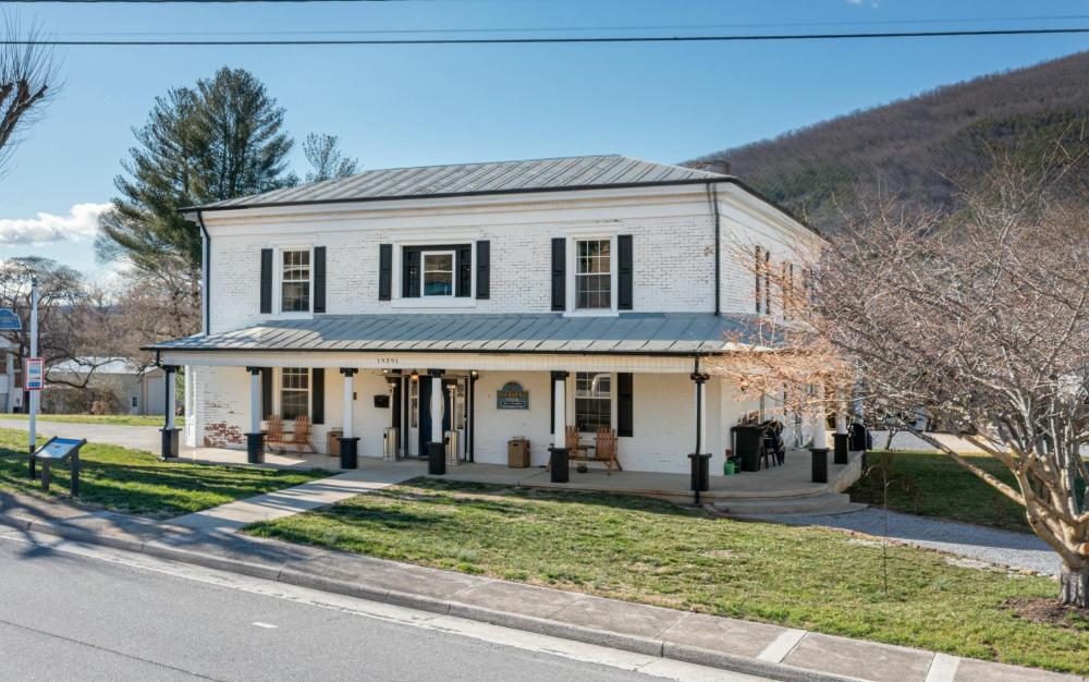 Currently Displayed Property Photo