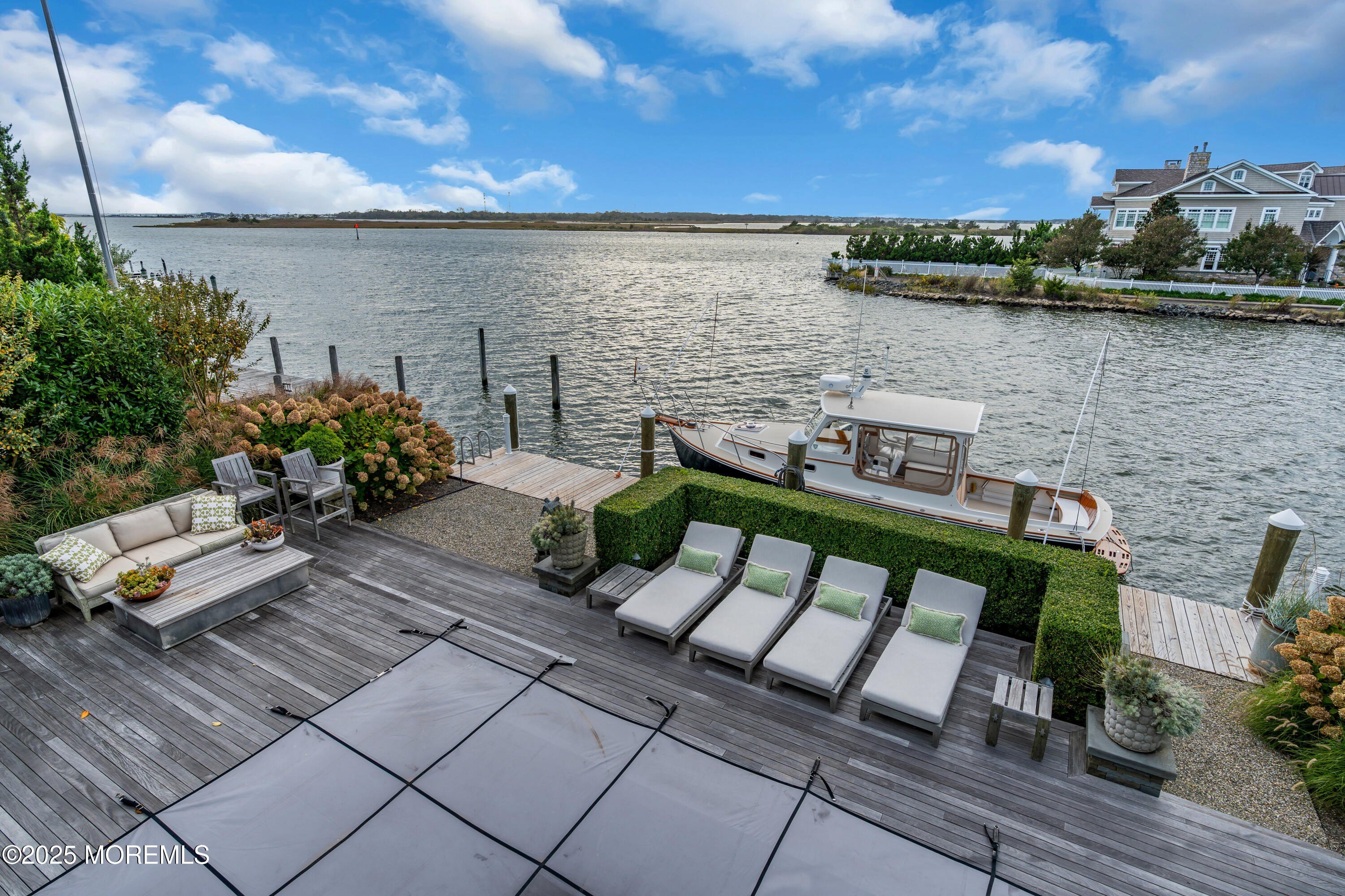 Currently Displayed Property Photo