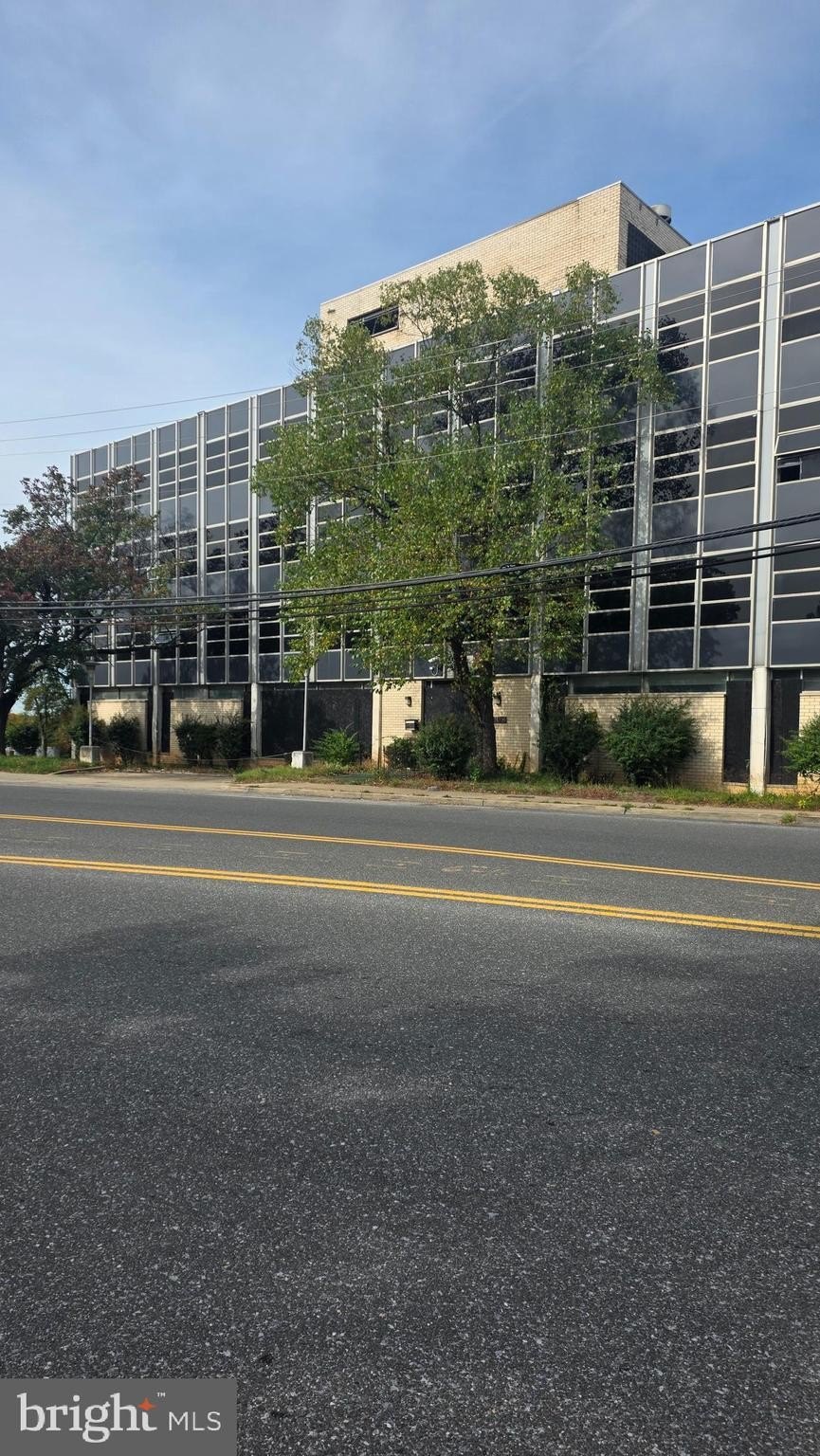 Currently Displayed Property Photo