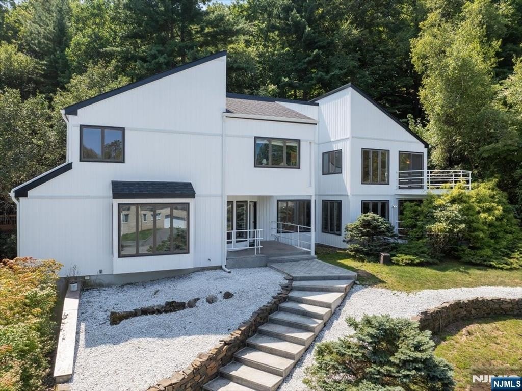 Currently Displayed Property Photo