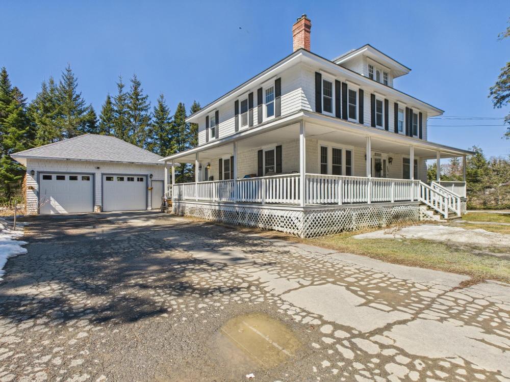 Currently Displayed Property Photo